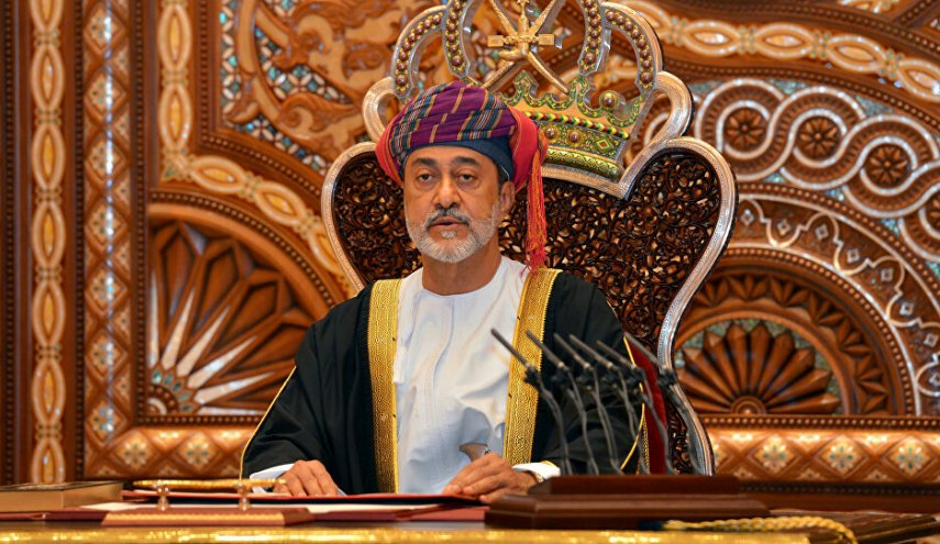 شاهد.. زوجة سلطان عمان تظهر للعلن للمرة الأولى