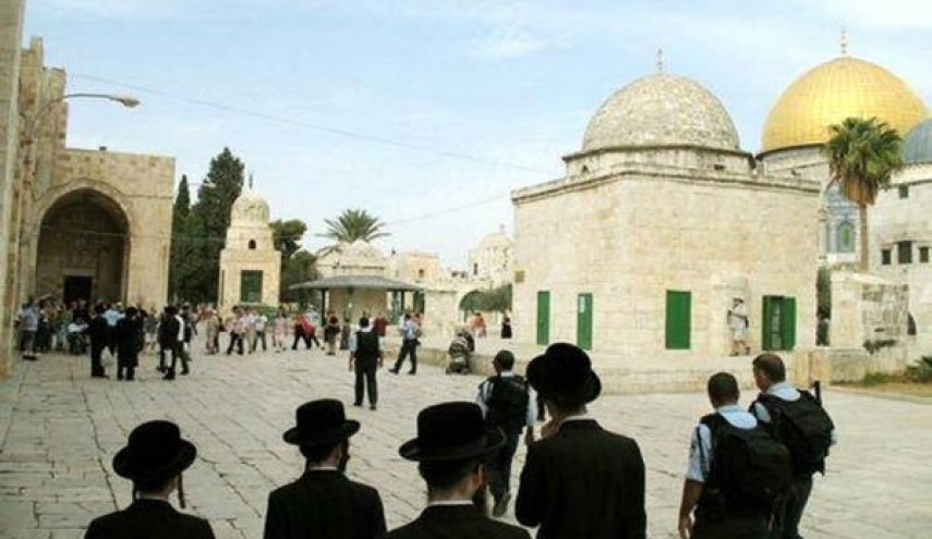 مستوطنون صهاينة يطالبون بطرد الأوقاف الاسلامية من الأقصى