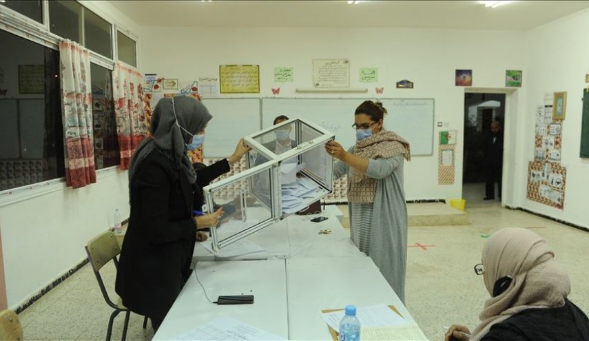 الجزائر.. مشاركة ضعيفة في الاستفتاء على الدستور
