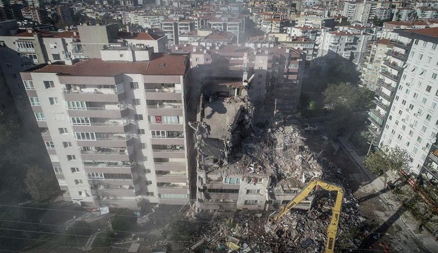 عدد ضحايا الزلزال في تركيا يصل إلى 100 شخص