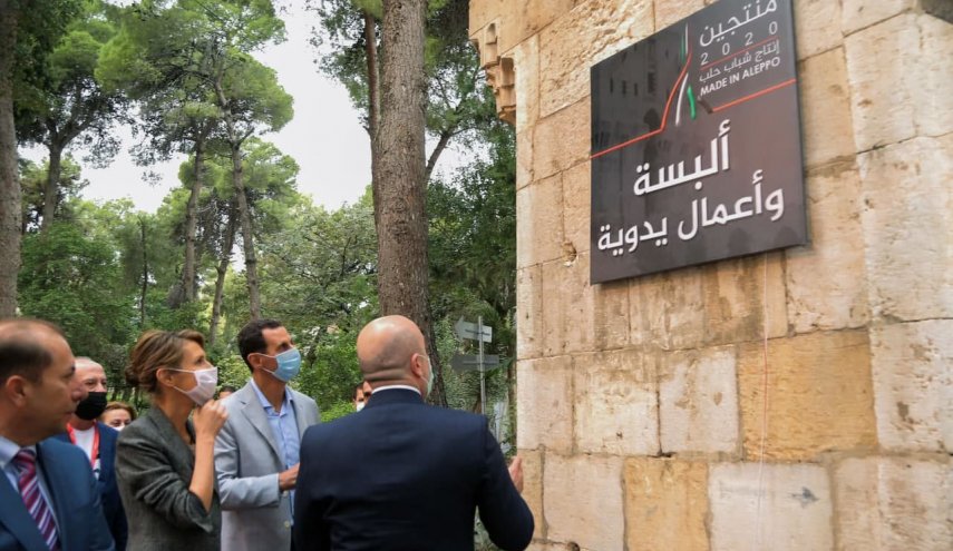 شاهد.. الرئيس الاسد وعقيلته يتفقدان معرض منتجين 2020
