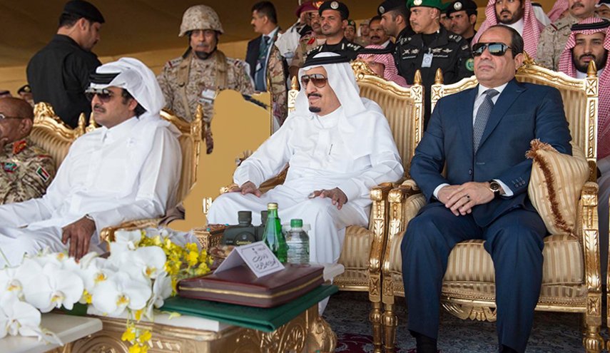 من هو أول زعيم عربي هنأ بايدن بفوزه بالانتخابات؟