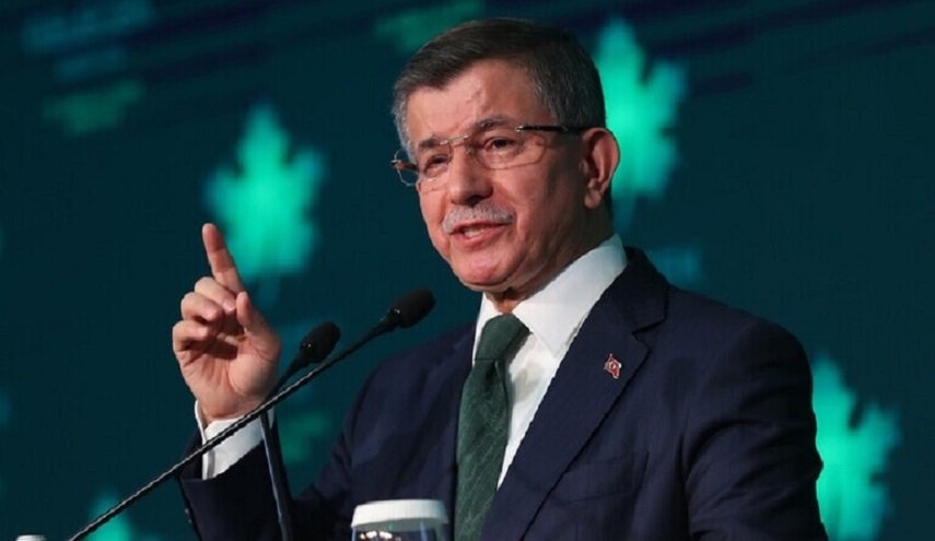 داوود أوغلو يدعو لمحاسبة أردوغان