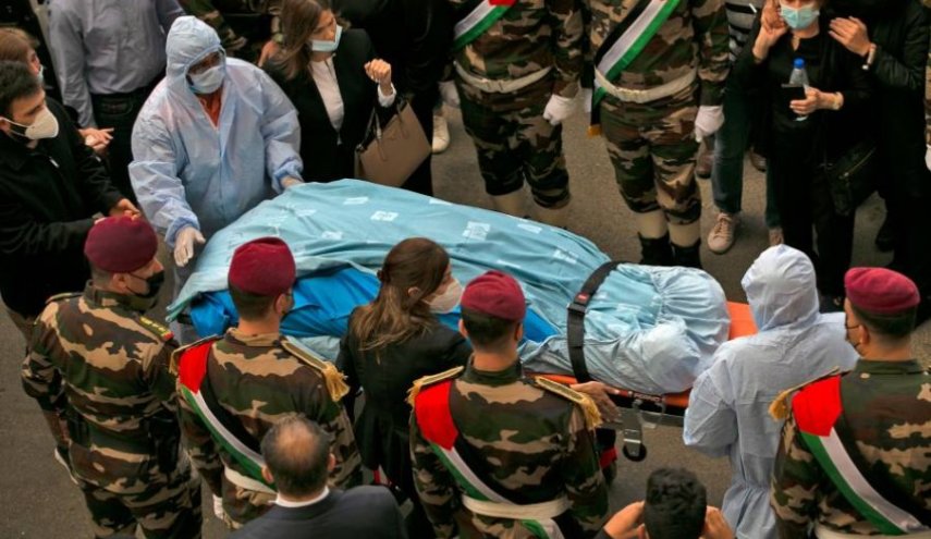 الفلسطينيون يشيعون صائب عريقات