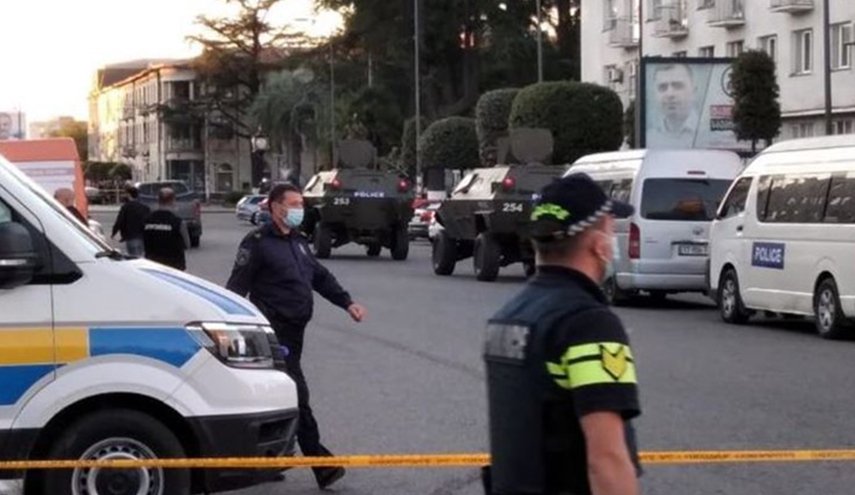 اعتقال مهاجم الشركة في جورجيا وتحرير الرهائن 