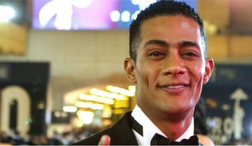 انتقادات لفنان مصري احتضن مغنيا إسرائيليا في دبي 