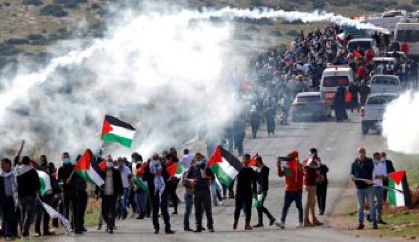 إصابة 7 فلسطينيين بالرصاص والعشرات بالاختناق شرق نابلس