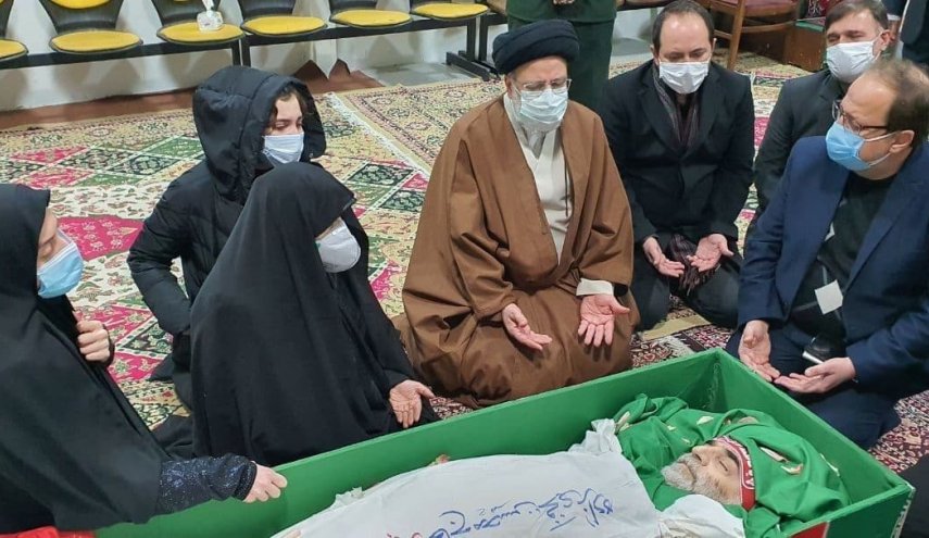 شاهد.. عائلة الشهيد فخري زادة تودع جثمانه الطاهر
