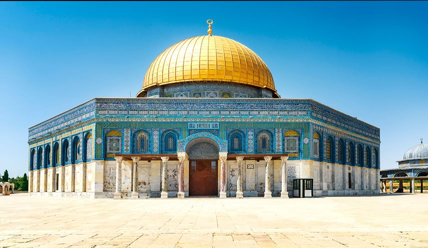 شاهد.. طفل فلسطيني يعثر على قطعة عمرها نحو 3 آلاف عام