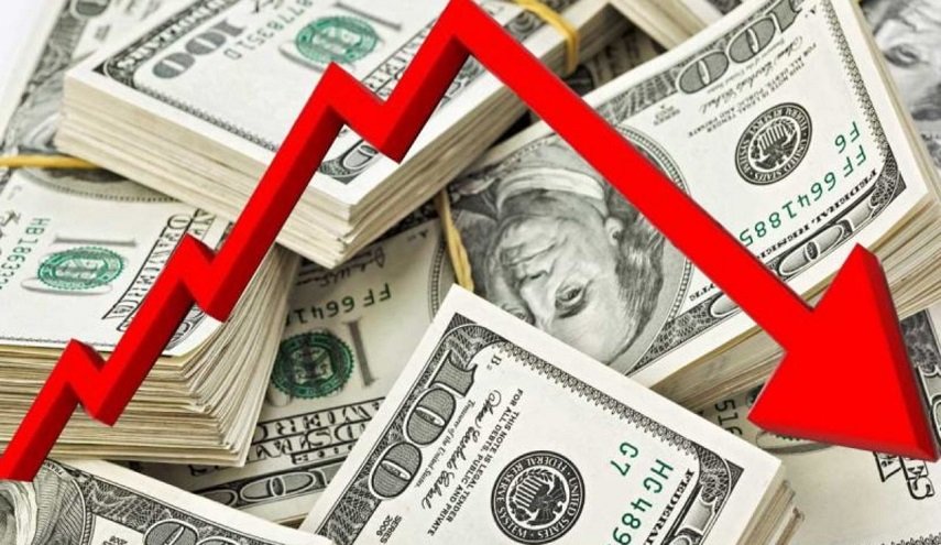 الدولار يهوي لأدنى مستوى منذ عامين
