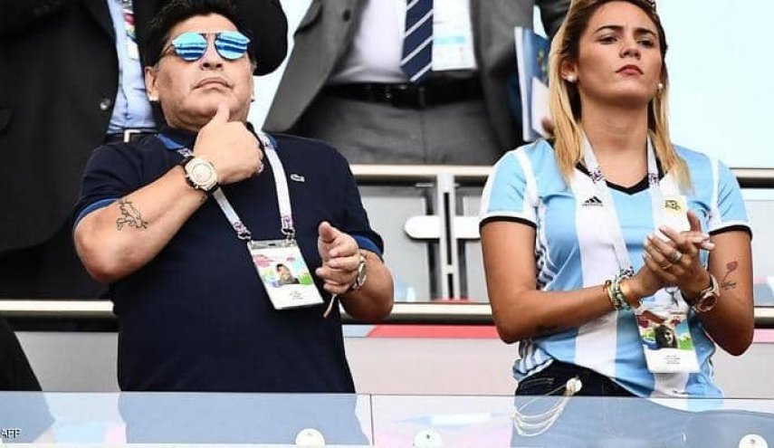 رونالدو يكشف سبب ارتداء مارادونا ساعتين!