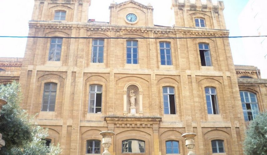 سقوط عدد من الجرحى في اشكال بالجامعة اليسوعية في بيروت

