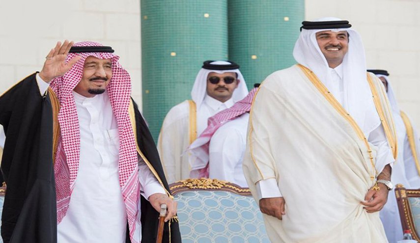 انباء عن عقد قمة خليجية في السعودية بحضور أمير قطر 