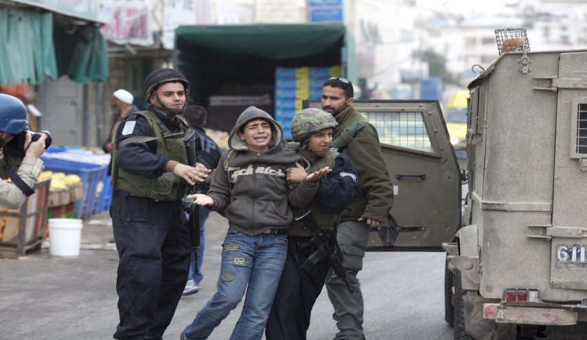 أسرى قاصرون يرون تعذيبات مروعة تعرضوا لها في سجون الاحتلال