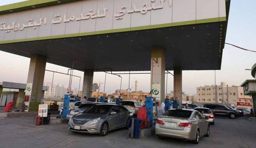 أزمة وقود في جازان تكشف الأضرار الناتجة عن استهداف القوات اليمنية لـ'أرامكو'