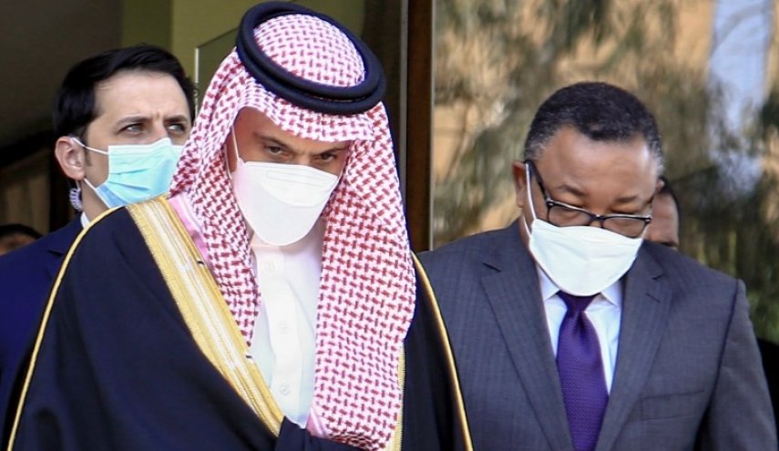 بن فرحان يناقش مع البرهان باجتماع مغلق موضوع القاعدة الروسية بالسودان