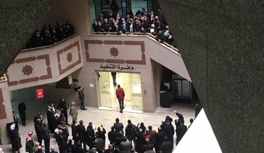 محامون يحتشدون أمام قصر العدل في الاردن