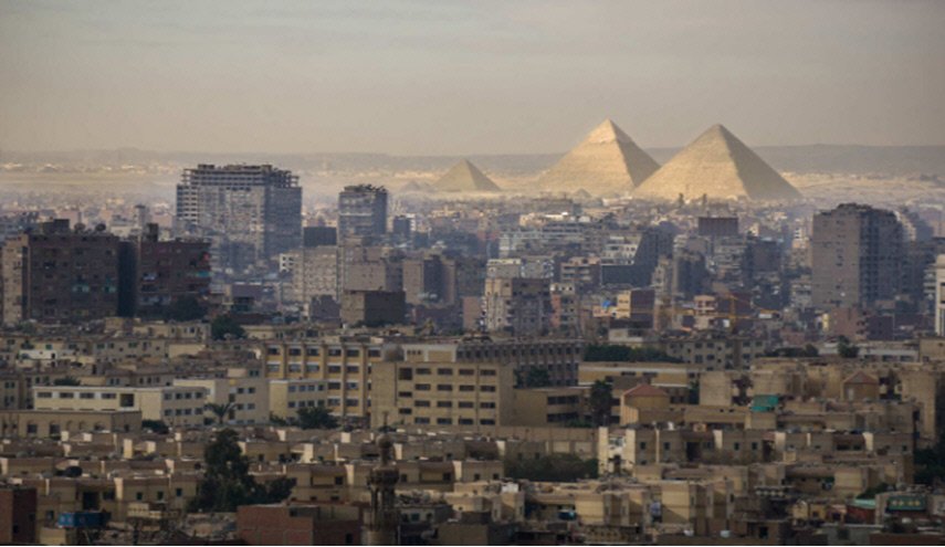 نقل فنان مصري شهير إلى المستشفى على الفور