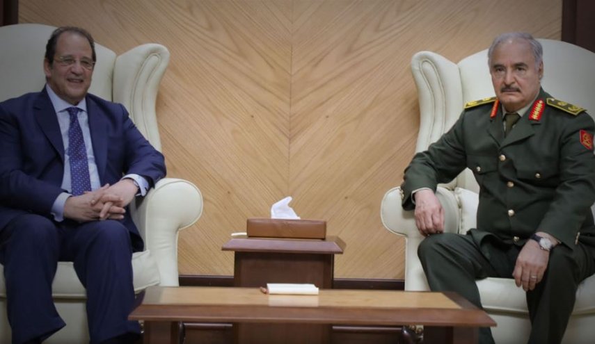 حفتر ورئيس المخابرات المصرية يناقشان 