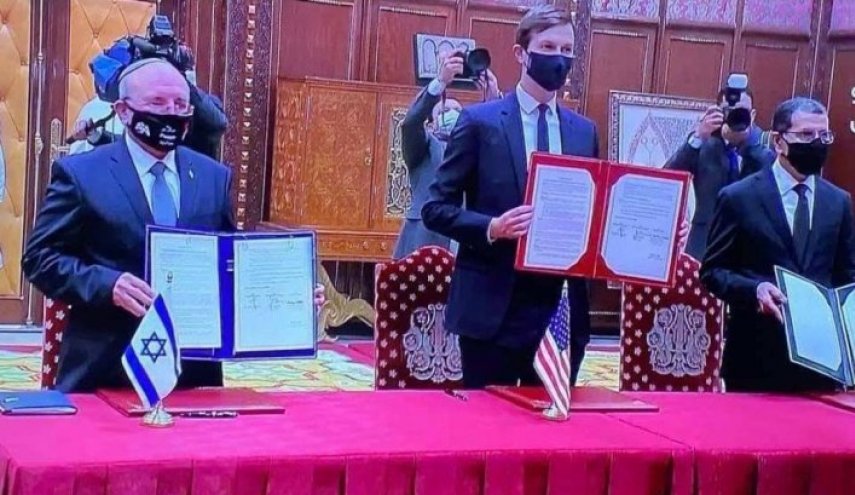 الملك المغربي بعد توقيع اتفاق التطبيع يعلن عن تدابير استئناف العلاقات مع الاحتلال