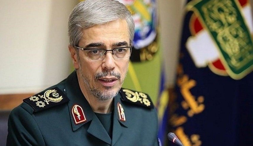 اللواء باقري يهنئ نظرائه المسيحيين بميلاد النبي عيسى (ع)