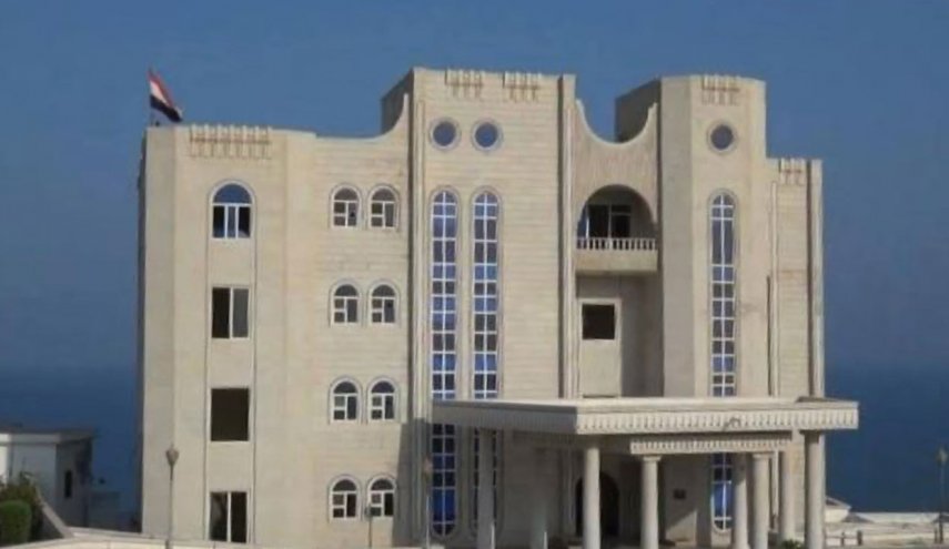 مصادر: انفجار عنيف يهز محيط قصر معاشيق بعدن