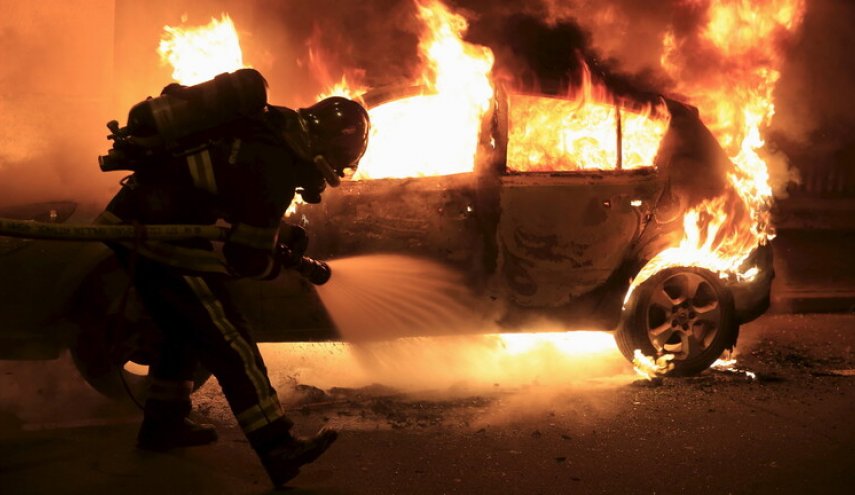 رأس السنة في فرنسا.. إحراق نحو 60 سيارة ومصرع شخص بألعاب نارية
