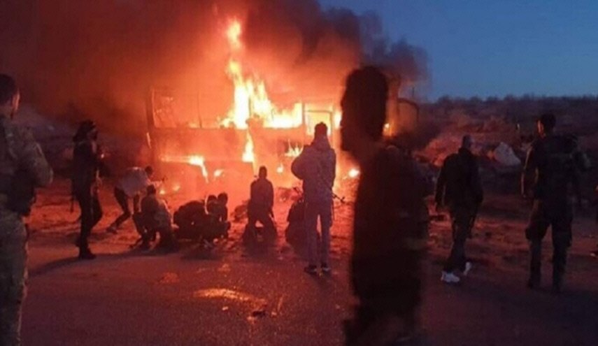تشييع جماعي في حمص لضحايا الهجوم على حافلة للجيش السوري