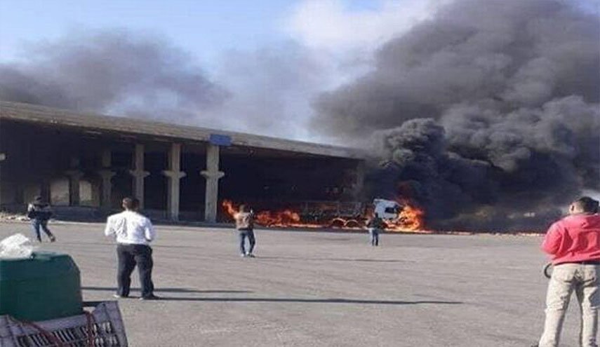 انفجار شاحنة في معبر نصيب الحدودي لسوريا مع الأردن