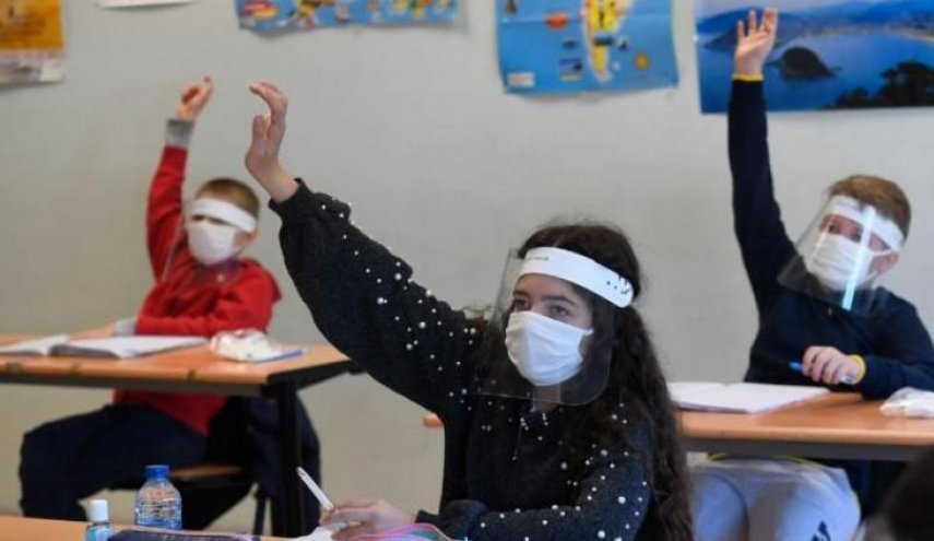  المدارس من أهم أسباب تفشى السلالة الجديدة لكورونا فى بريطانيا