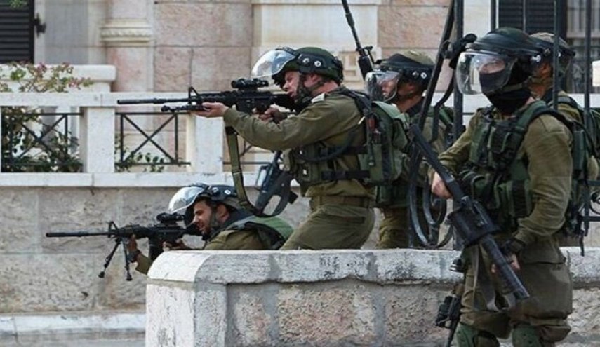 إصابة شاب فلسطيني من ذوي الإعاقة برصاص الاحتلال