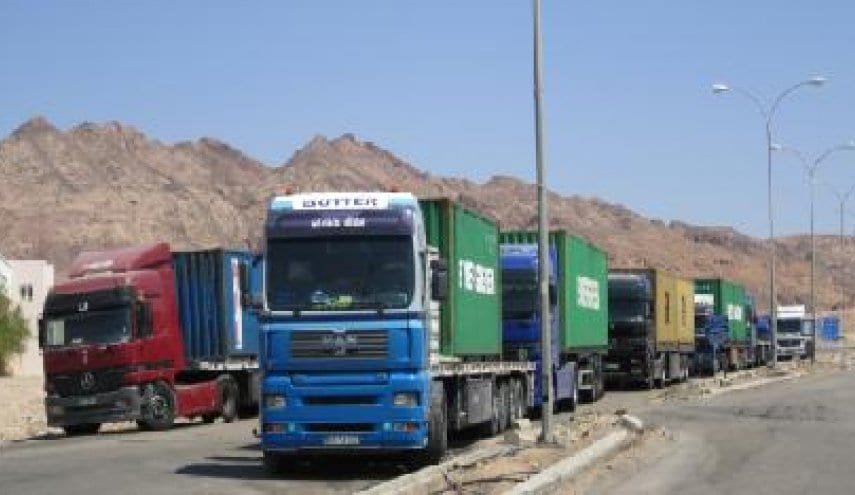 جيش الاحتلال الأمريكي يخرج شاحنات من حبوب مسروقة من الحسكة إلى العراق