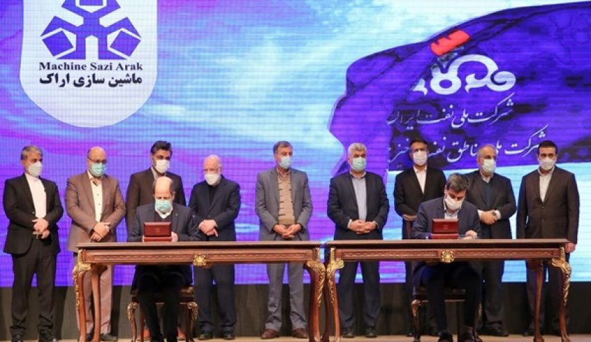 إيران تبرم مع شركات محلية 8 عقود لزيادة انتاج النفط