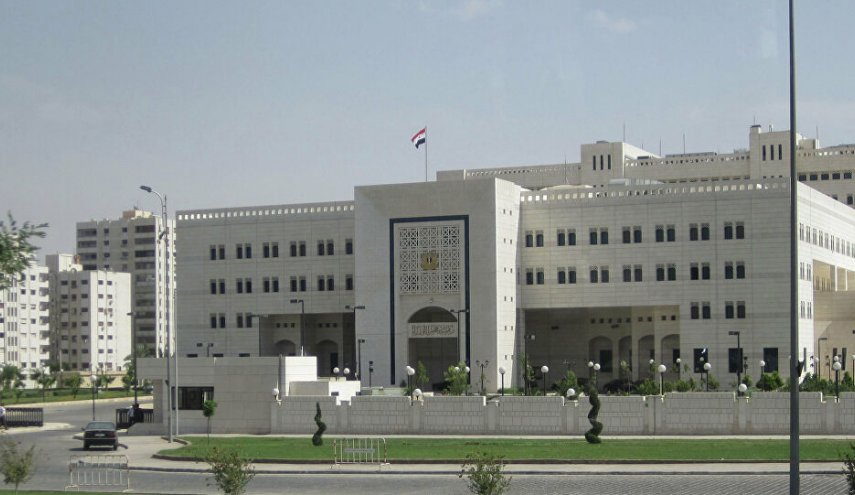 الحكومة السورية تصدر قرارا خاصا بالعاملين ممن أتموا السن القانونية
