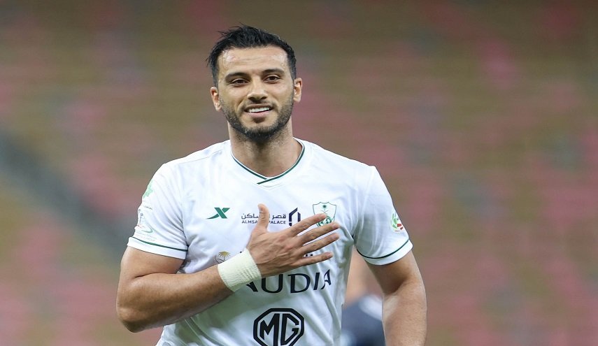 عمر السومة يجدد عقده مع الأهلي رسميا حتى 2024 
