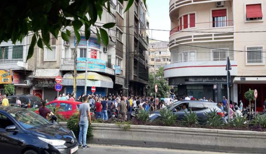 لبنان.. ذعر من كورونا وهلع استهلاكي