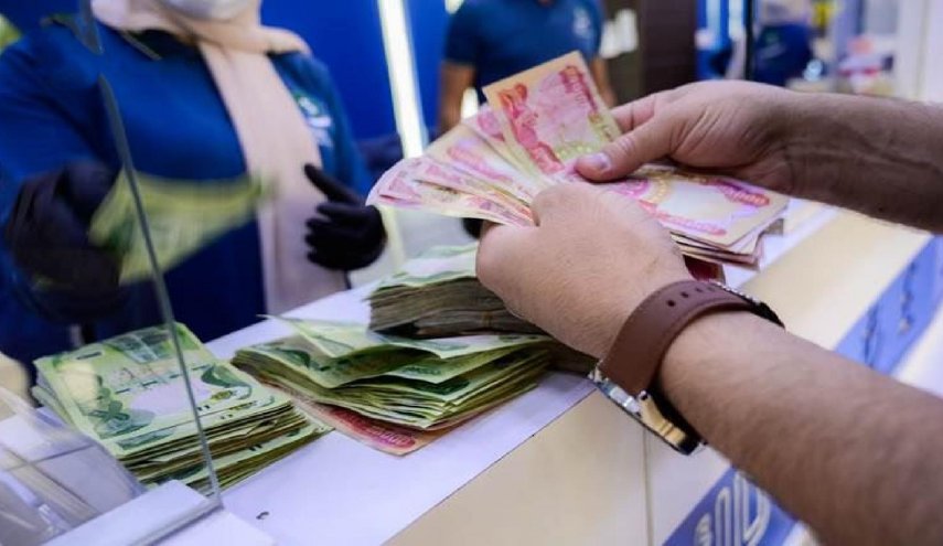 العراق.. المالية النيابية تعلق على استقطاعات الرواتب