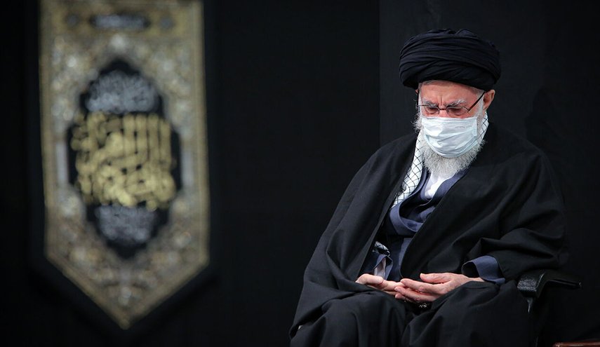 قائد الثورة يحضر مجلس عزاء في ذكرى استشهاد الزهراء(س) 