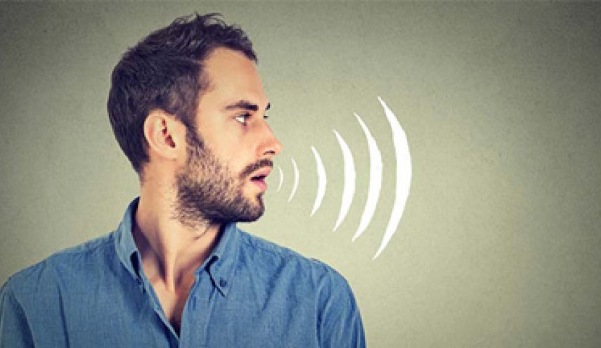 دراسة: الكلام خطير مثل السعال في نشر 