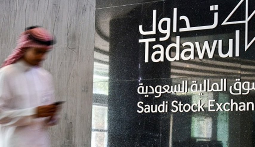 السعودية تقترض 5 مليارات دولار لسد عجز الموازنة العامة