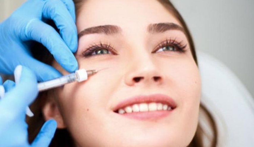 مذيعة مصرية شهيرة تتعرض لشلل عضلي نتيجة خطأ طبي