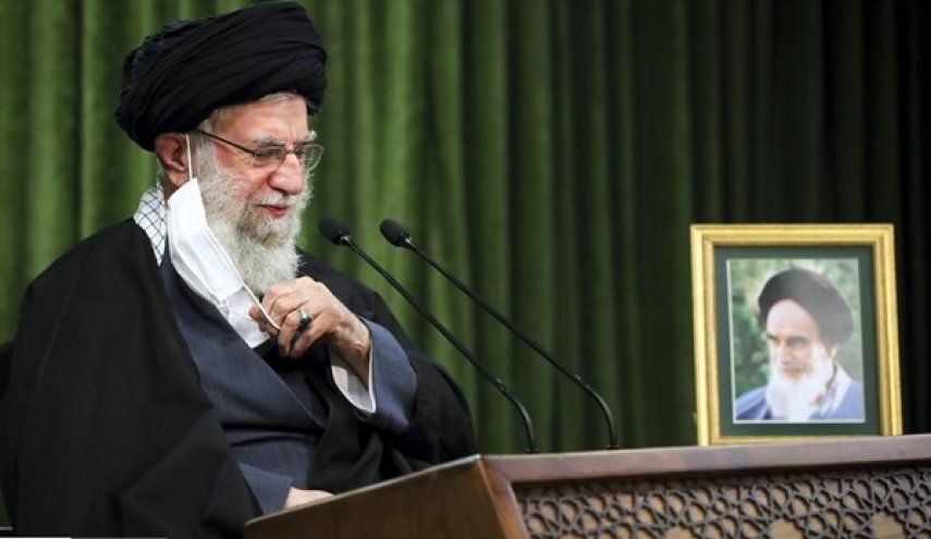 قائد الثورة: لا یمکن للأعداء ارتکاب أی حماقة ضد ایران