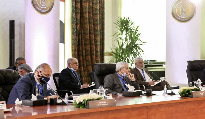 تمديد حوار الفصائل الفلسطينية في القاهرة لتجاوز نقاط الخلاف