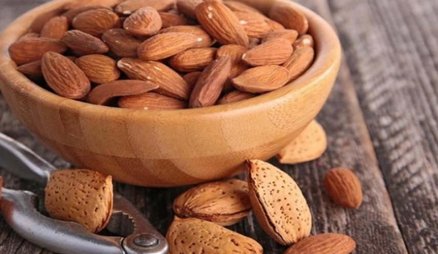 ماذا يحدث للجسم عند تناول اللوز يوميا؟