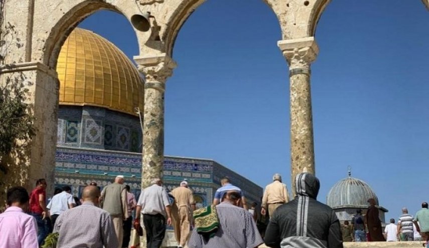 15 ألف مصلٍّ اليوم في رحاب المسجد الأقصى 