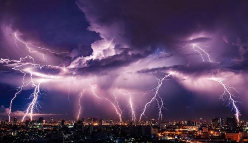 العلماء يكشفون سبب إصابة البرق لأماكن معينة
