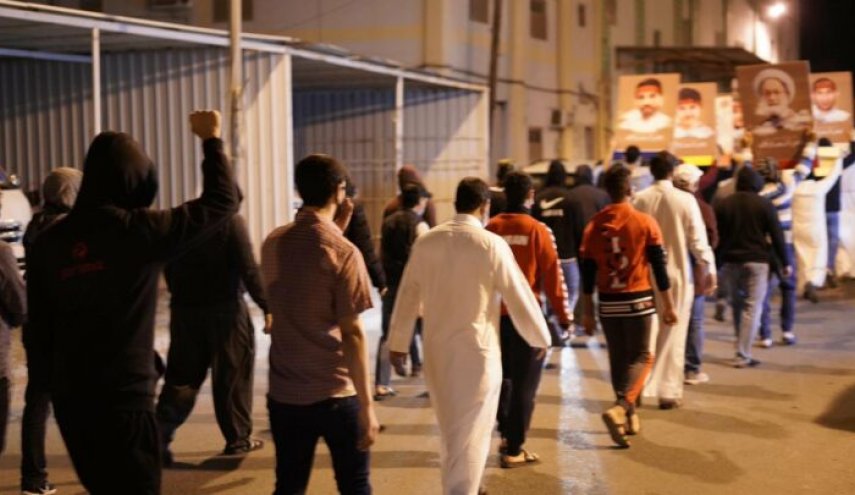  البحرين/تظاهرة وصحيفة للأحرار على الجدران رغم الإستنفار الواسع للنظام 