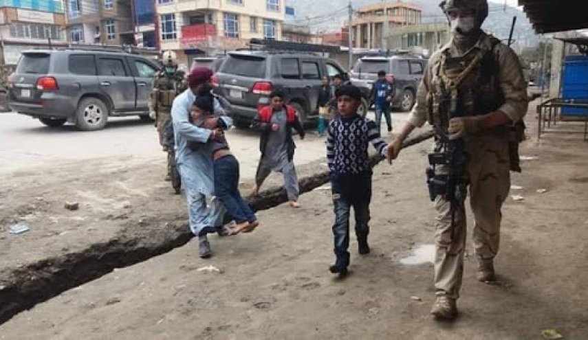 قوات أفغانية تحرر 42 مدنيا وشرطيا من قبضة طالبان
