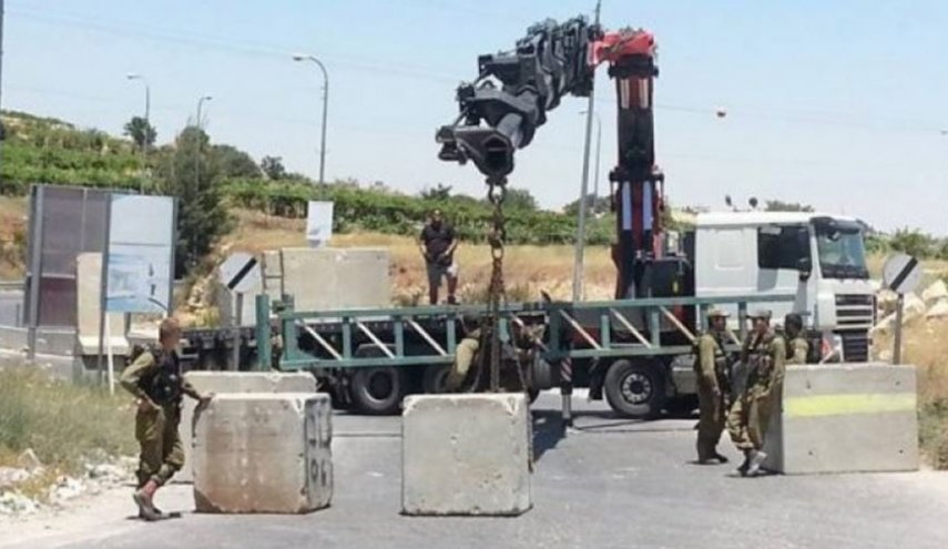 مقاومون فلسطينيون يطلقون الرصاص باتجاه قوات الاحتلال قرب جنين