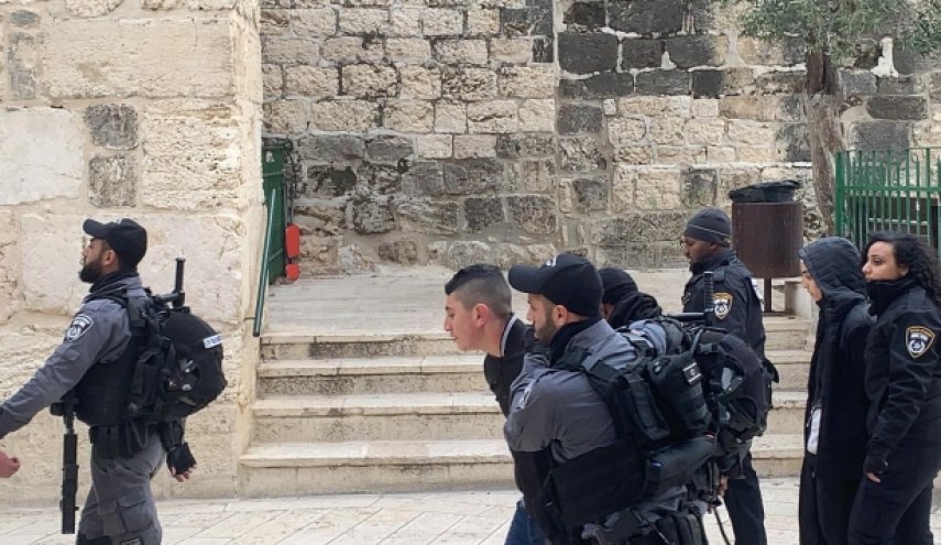 اعتقالات بالضفة والقدس طالت قيادات من حماس وأسرى محررين